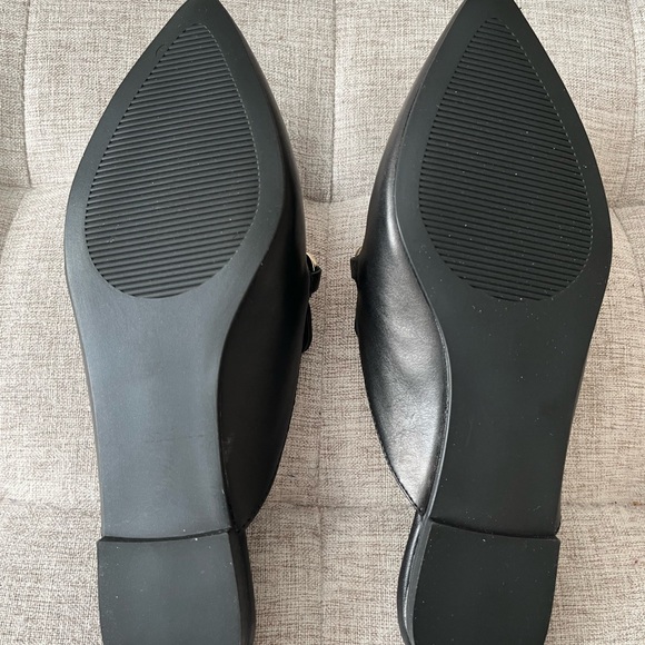 Steve Madden Black Leather Mules with gold chain, size 7med - Picture 6 of 6